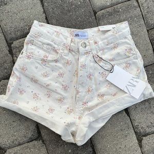 Zara floral high rise shorts!